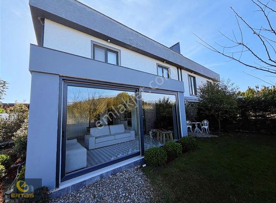 Özenle Tasarlanmış Muhteşem Villa