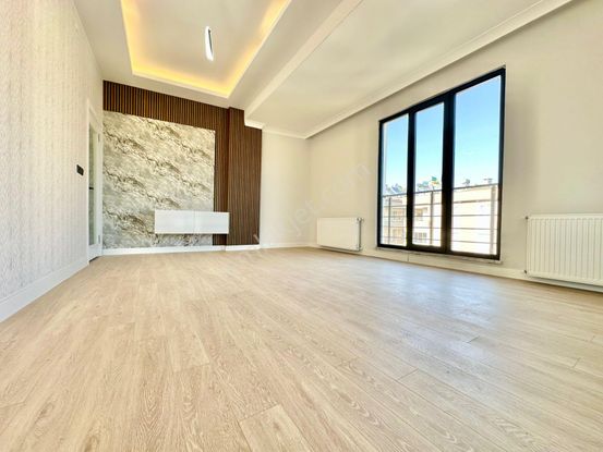 ꧁ay Emlaktan꧂akçay Altınkum'da Denize 500 M Kapalı Balkonlu Ayrı Mutfak Asansörlü Satılık 2+1 Daire