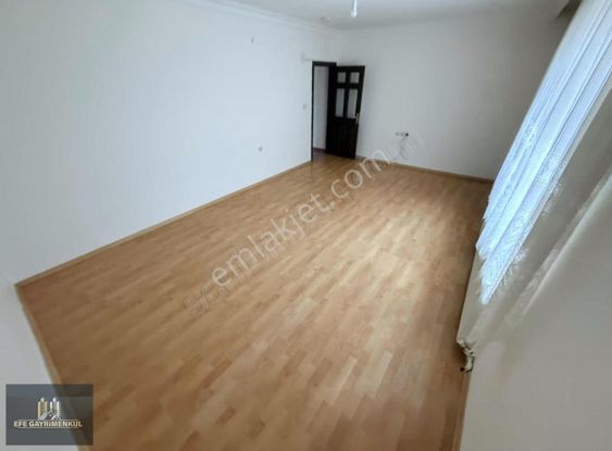 Efe Gayrimenkul'den Cadde'de Güney Cephe Ara Kat Ebeveyn Banyolu