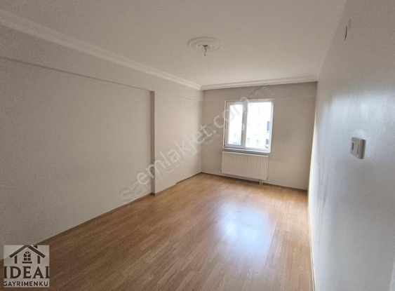 Manisa Yunusemre Lalapaşa Mah.1.balkon 3+1 115m2 Asansörlü 18yaş