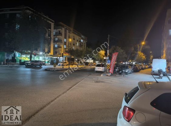 Manisa Yunusemre Cunhuriyet Mah.zemin Merkezi Kavşakta 3+1 115m2