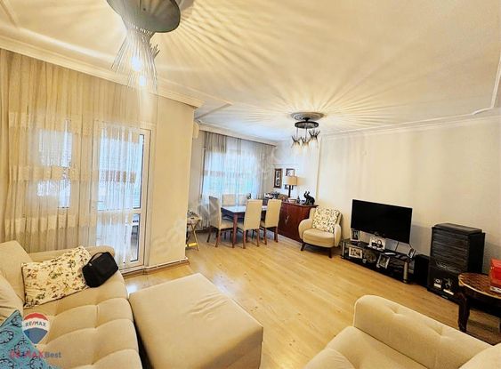 Karşıyaka Merkezde Bahriye Üçok Mah. Tadilatlı 3+1 Satılık Daire