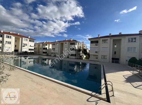 Arya'dan Altınoluk'ta Havuzlu Deniz Manzaralı Satılık 3+1 Daire