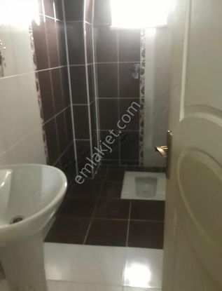 Harika Konumda Satılık 3 Balkonlu Geniş 2+1 Daire(mutfak Ayrı&wc