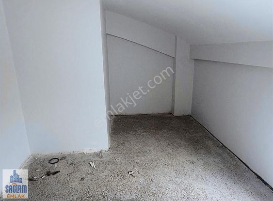 Sağlam Emlaktan Çarşı Merkezde Satılık 3+1dubleks Daire