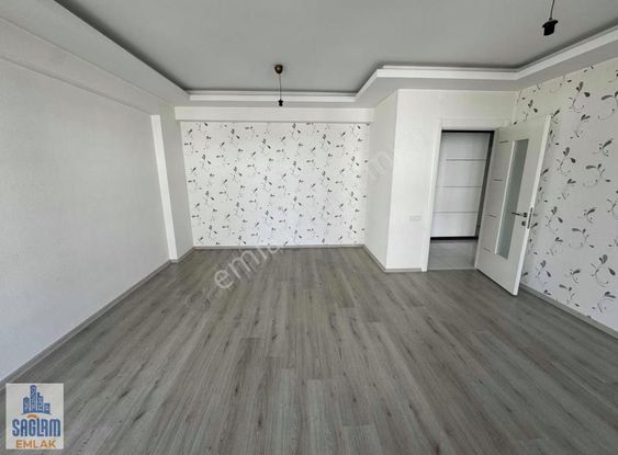 Sağlam Emlaktan Hastane Arkasında Kiralık 3+1 Daire