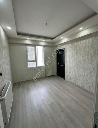 Karaköprü Doğukente Emine Göncü Lisesine Yakın Süper 3+1 Son Kat