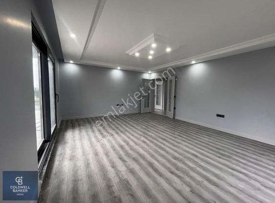 Silivri Ortaköyde Havuzlu Sitede Sıfır, İskanlı 4+1 Villa