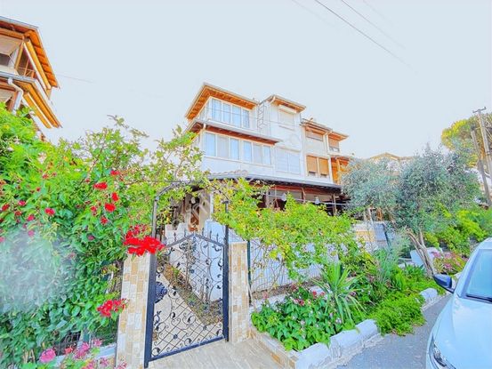 Seferihisar Doğanbey De Denize Yakın Satılık 4+1 Yazlık Villa