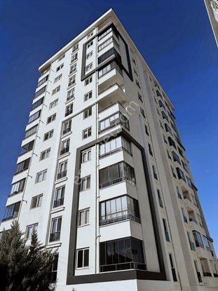 Afyon Özsu Emlak'tan Bulvar Park Evlerinde Satılık 4+1 Daire