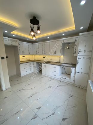 Cumhuriyet Mahallesi Çarşıya Yakın Full Tadilatlı 1. Kat Doğalgazlı 3+1 Daire