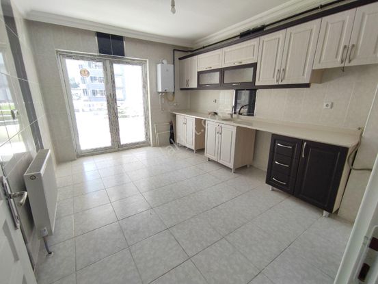 Feridunçelikte Kiralık 3+1 1048 Cadde Üzerinde Asansörlü