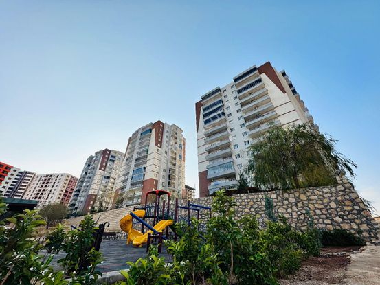 Dinç Emlaktan Satılık 3+1 Site İçinde