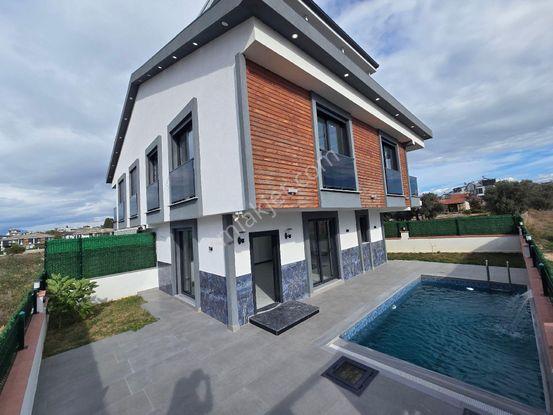 Didim'de Bölgenin En Uygun Villası! 4+1 Hhavuzlu Otoparklı Deniz Manzaralı İskanı Alındı