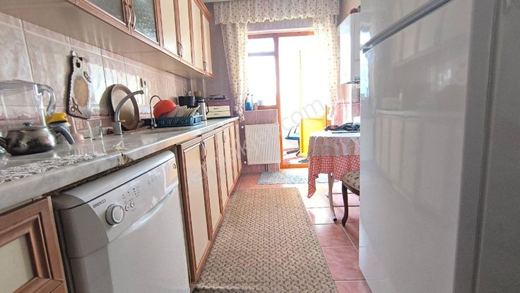 Sema Emlak'tan Menderes Mah. Merkezinde Kat'ta Satılık 3+1 Daire