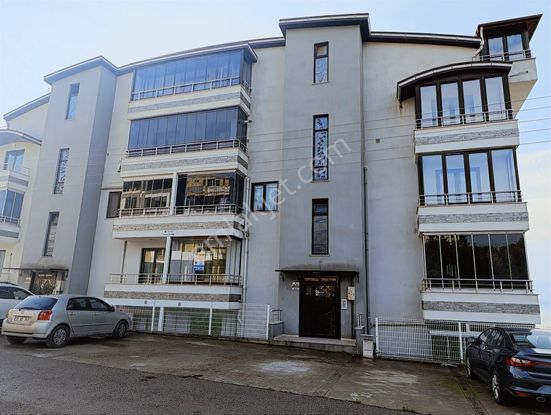 Serdar Mahallesinde 3+1 Odtü Koleji Yanı Üniversiteye Tek Vesait