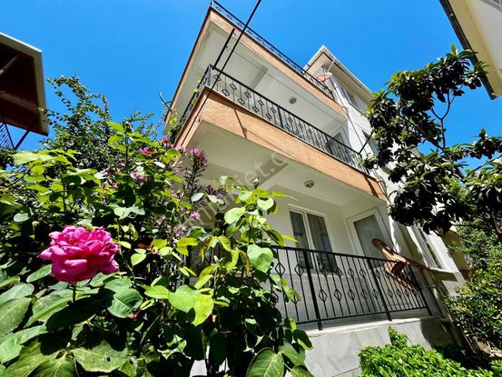 Yükselden Akçayda Satılık Eşsiz Fırsat Satılık 4+1 Bakımlı Satılık Villa