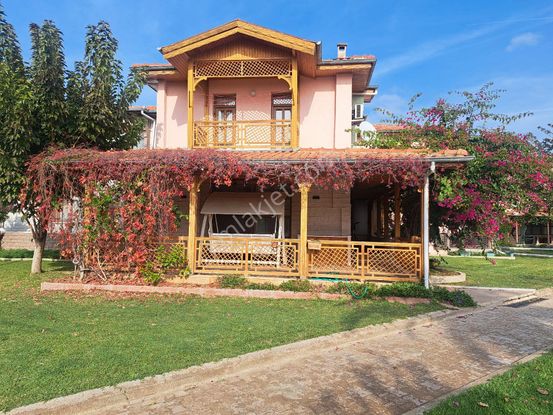 Seferihisar Ürkmez De 3+1 Havuzlu Site İçerisinde Satılık Villa