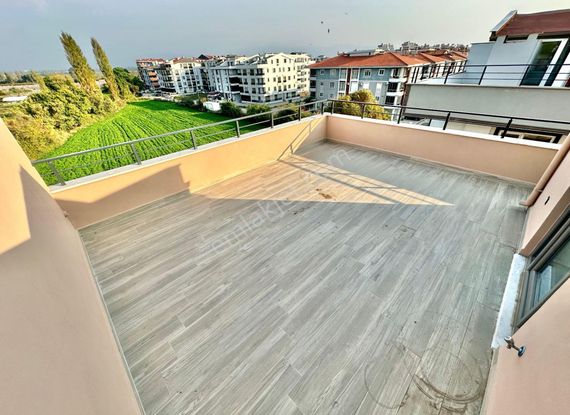 ꧁ay Emlaktan ꧂akçayda Denize Yakın Ön Cephe Kazdağı Manzaralı Çift Teraslı Satılık 3+1 Dublex Daire