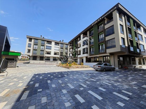 Beyhekim Mah. Parka Cephe Arakat 4+1 Kullanışlı Site İçi Daire