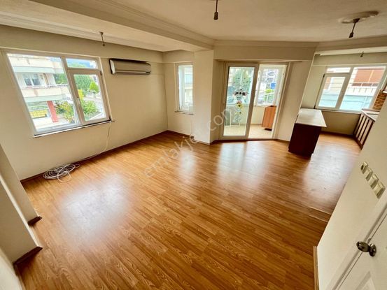 Akçay Sezgin Emlaktan Ön Cephe Doğalgazlı Denize Yakın Satılık 2+1