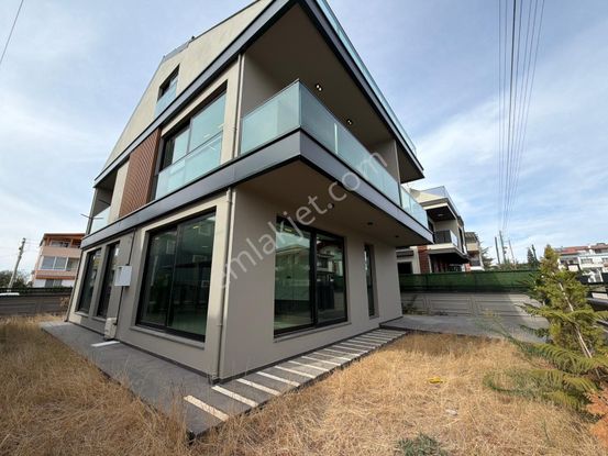 Sarıçam Çınarlı'da Deprem Projeli Radye Temelli İskanlı Akıllı Ev Teknoloji Sistemli Triplex Villa