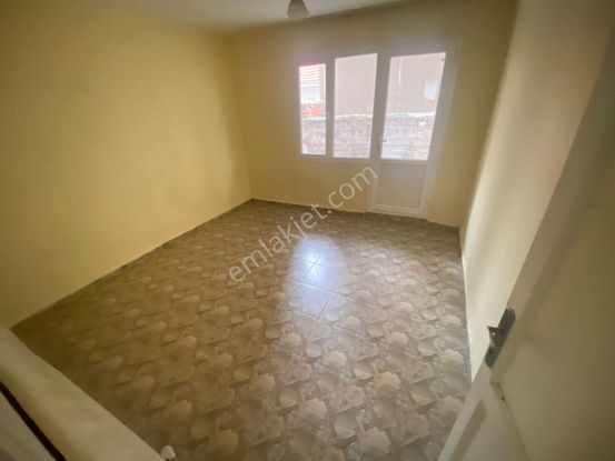 Buca Çamlık Mah.de 2+1 70m2 Giriş Kat Klasik Kiralık Daire