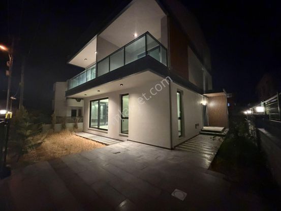 Sarıçam Çınarlıda Bağımsız Tripleks Ultra Lüks Villa 300 M2 Arsa İçirisinde 5+1 50m2 Teraslı
