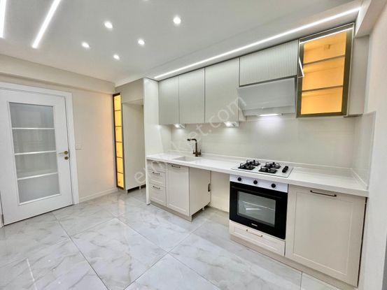 Gümüşden Akçayda Lüks Tasarımlı Denize 200 Mt Muhteşem 3+1 Daire