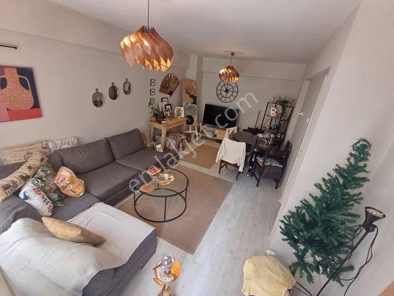 Mithatpaşa Cad Karataş Asansör Yakını Doğalgazlı Satılık Daire