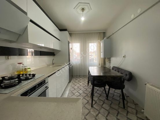 Koza Emlak'tan Andieçn Mahalesinde Ara Katta Asansörlü Genç Bina Da 3+1 Full Yapılı Satılık Daireee