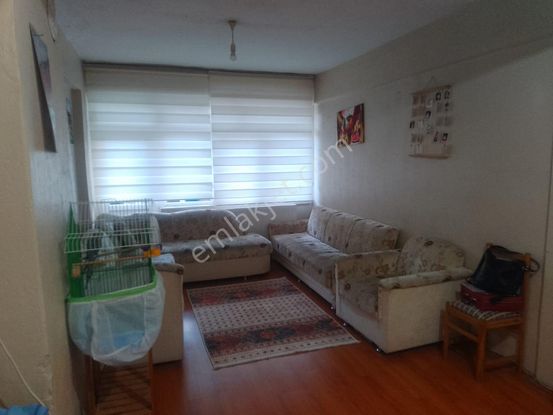 Akçay Emlak'tan Akşehir Yıldırım İlkokulu Yanında Doğalgazlı İkinci Kat Satılık 3+1 Daire