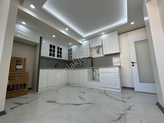 Yenikent Fevzi Çakmak 1. Katta G. Odalı Çift Banyolu Satılık Daire