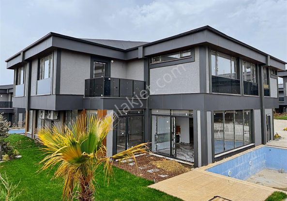 Emlakyap Tan Silivri Selimpaşa Satılık Villa