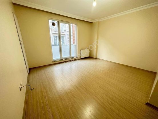 Cadde Arkası 1.kat Ferah 1+1 Ayrı Mutfaklı Boş Daire .kaçırmayın