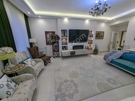 Turyap Hürriyetten Denli Royal Residansda 4+1 Satılık Daire