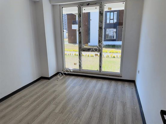 Turyaptan İzsiz Towersda Giriş Kat Havuz Cephe 2+1 Satılık Daire