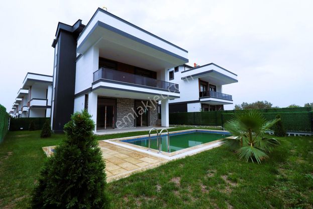 🏡güre'de Aygül'den🏡nezih Site İçerisin'de Tam Bağımsız Denize Yakın Özel Havuzlu 5+1 Satılık Villa