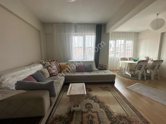 Üçyol Metroya Yürüme Mesafesinde Satılık 3+1 Bakımlı Daire