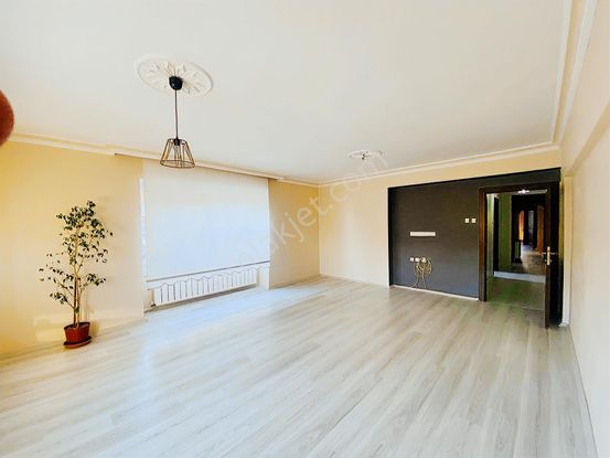 Valentia'dan İncirlide Cadde Yakını Katta 3+1 Satılık Daire !!!