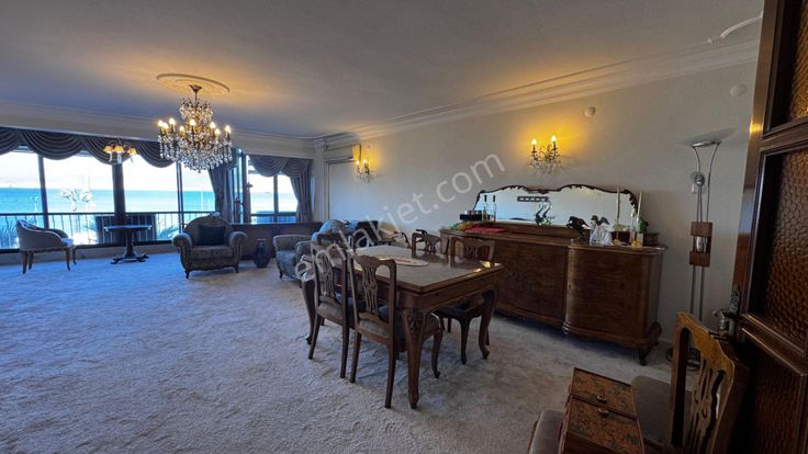 Güzelyalı Sahilde,kesintisiz Deniz Manzaralı Yalı Dairesi