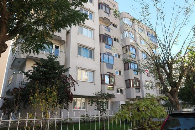 Acemler Metro İstasyonuna Yürüme Mesafesinde 3+1 - 120 M