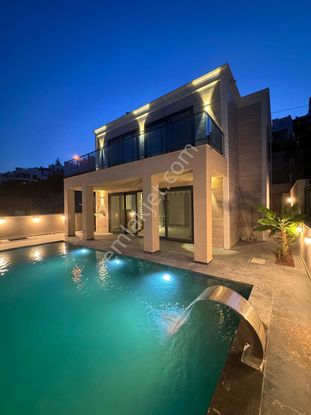 Bodrum Akyarlar'da Satılık Deniz Manzalı Müstakil Havuzlu Villa