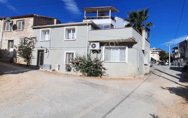 Urla Yaka Mahallesinde Dubleks Taş Ev