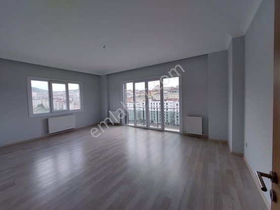 Oryaştan Ataşehir İnönü Kapalı Otoparklı Binada 125m2 3+1 Arakat