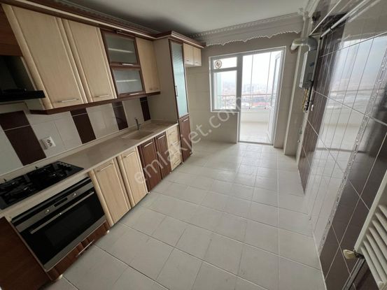 Atapark'ta Manzaralı Teras Balkonlu 6+1 Dubleks Daire