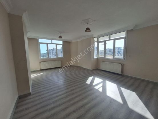 Yeşilyurt Mahallesi Mavi Bulvar'da 3+1 Doğalgazlı Geniş Oturumlu Daire