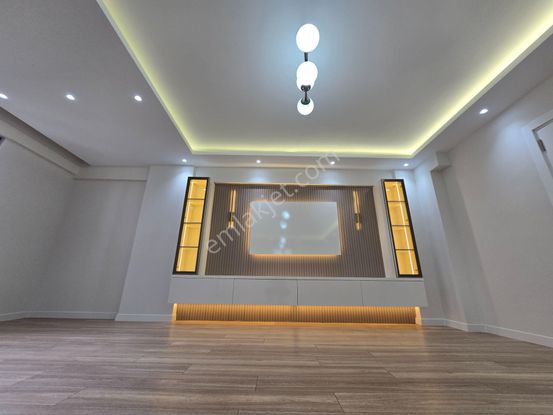 Jet'ten Akçay Merkezde Tasarımıyla Göz Kamaştıran 3+1 Daire