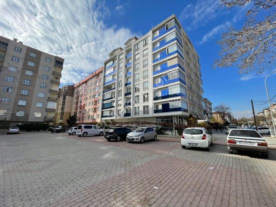 Şehir Merkezinde Işıklar Mah Kapalı Otoparklı Kiralık 3+1 Daire