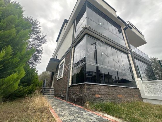 Aygülden Edremit Zeytinli'de Doğa İle İçiçe Kazdağları Manzaralı Çift Teraslı Lüks Satılık 3+1 Villa